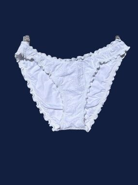🌻NEW w/tags Isabella Rose White Eyelet Maui Bikini Swim Bottom Size Medium